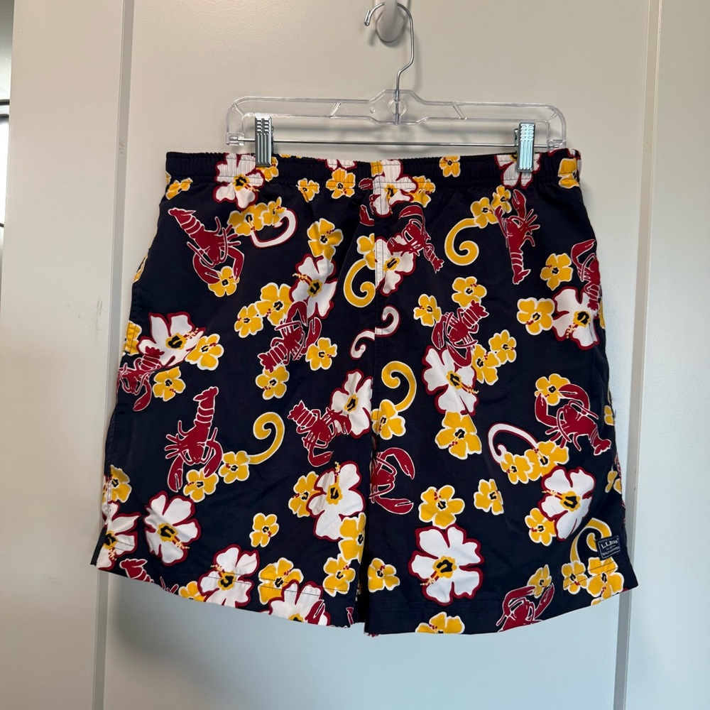 L.L. Bean Mens Swim Trunks Shorts Lobster Hibiscus Floral Print Novelty Vacation